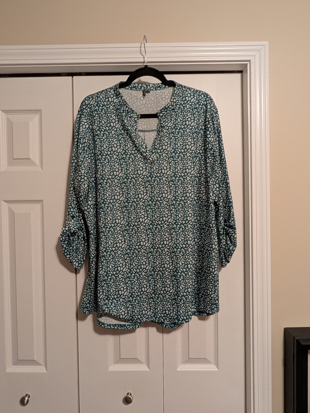 Women’s Green Leopard Print Split-Neck Blouse